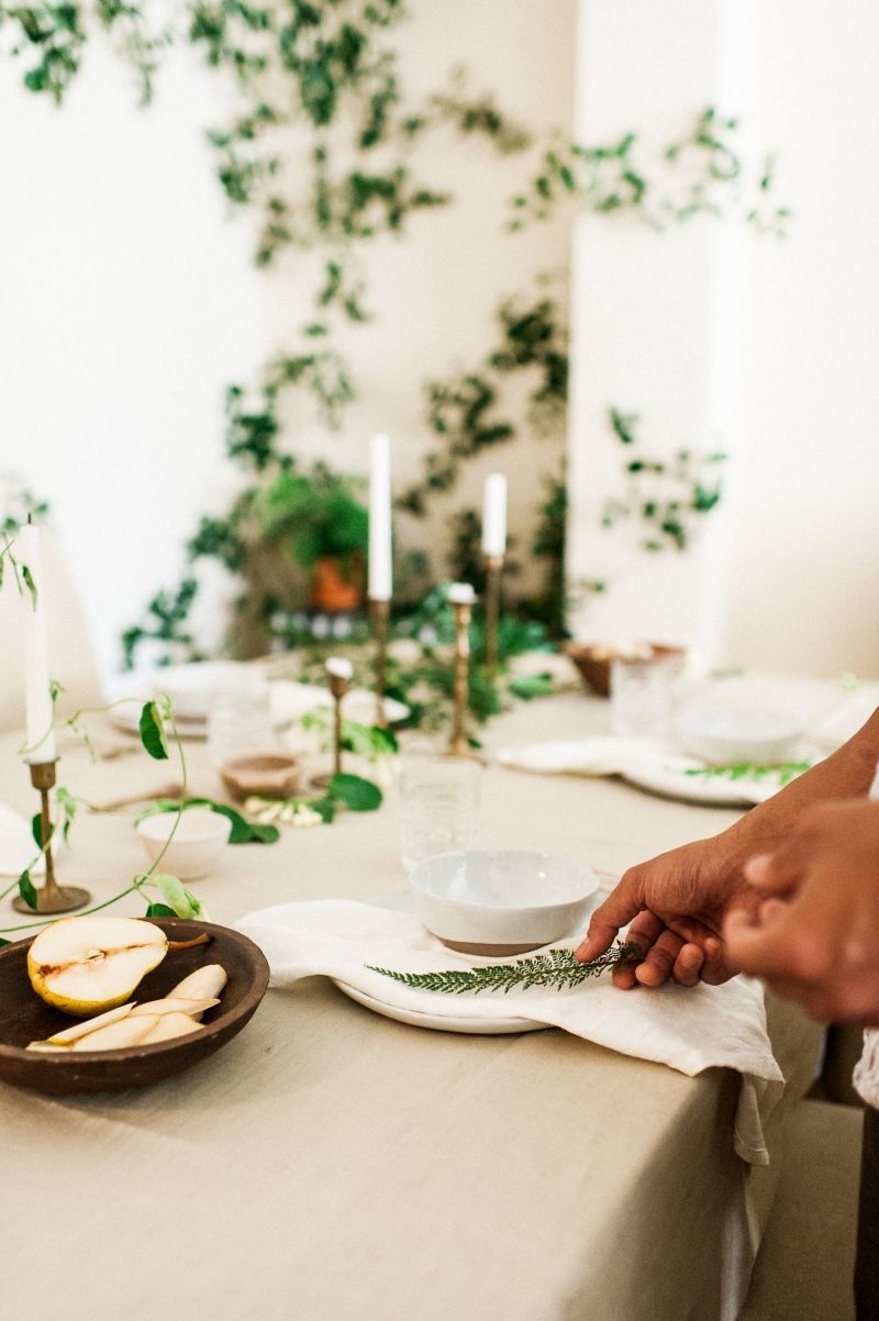 Simple & organic tablescape