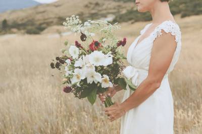 Beautiful New Zealand bride and gorgeous bouquet.