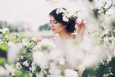 Boudoir Session In An Apple Orchard