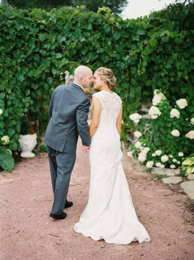 Relaxed Wisconsin Wedding In Lilac And Lavender