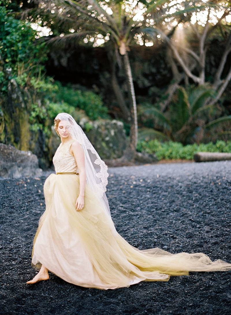 Black and Gold Hawaiian Beach Wedding Inspiration