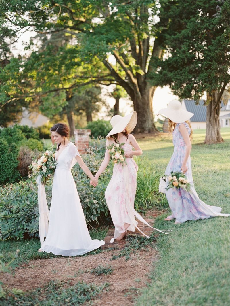 Bridesmaids in sunhats