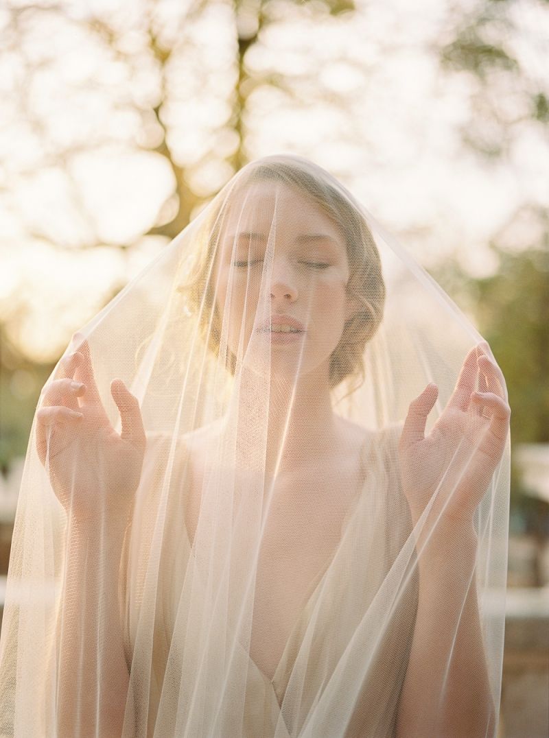 Romantic & Modern Parisian bridal shoot