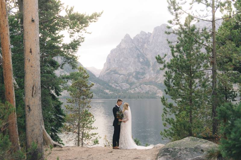 Outdoor wedding inspiration in the mountains