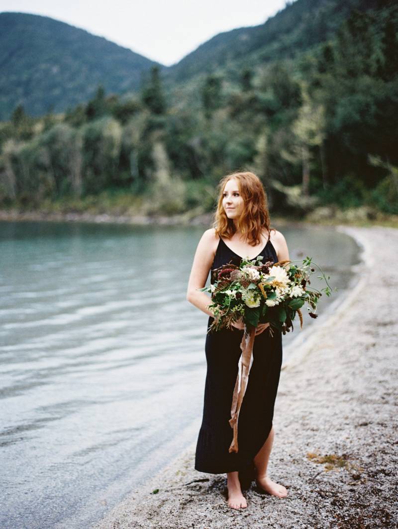 Stunning lakeside anniversary photo shoot