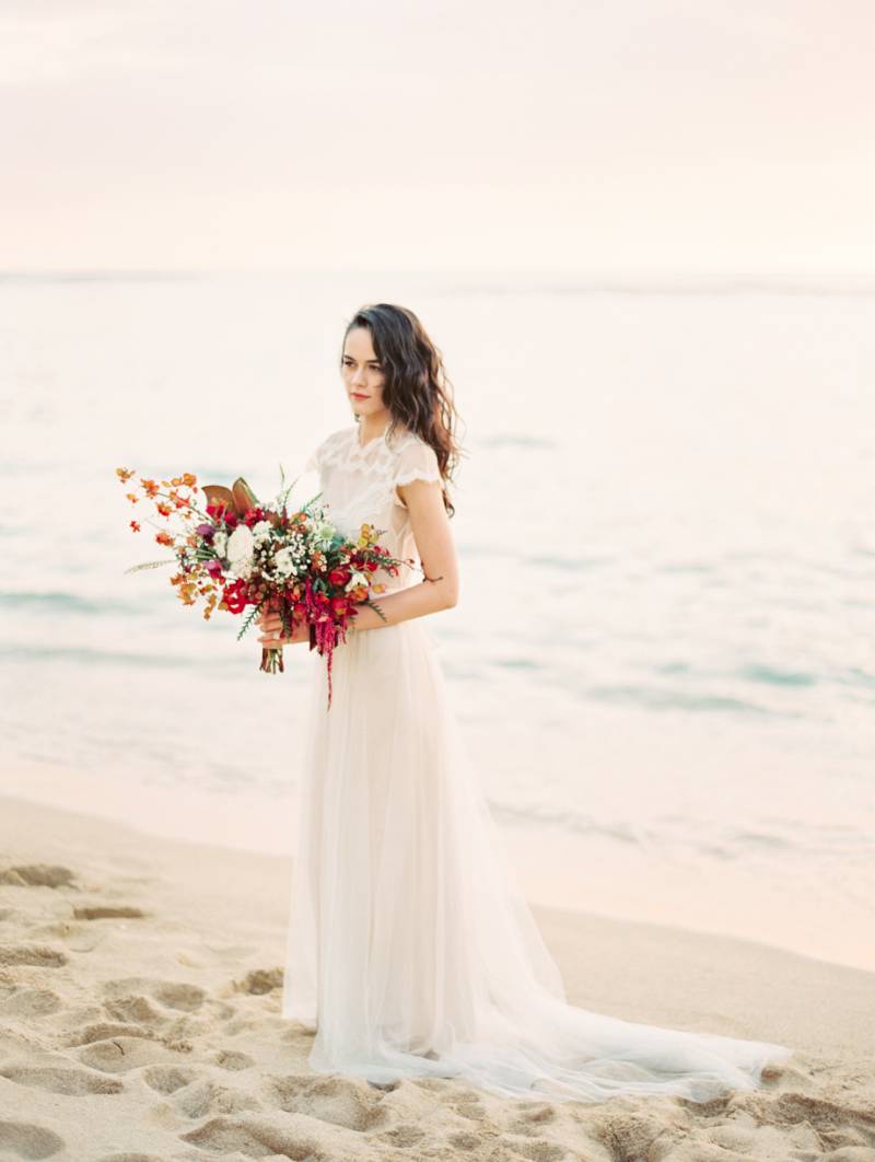 Ethereal bridal inspiration on the Hawaiian Coast