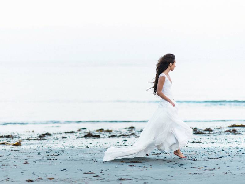 Organic bridal simplicity on the rugged Nova Scotia Coast