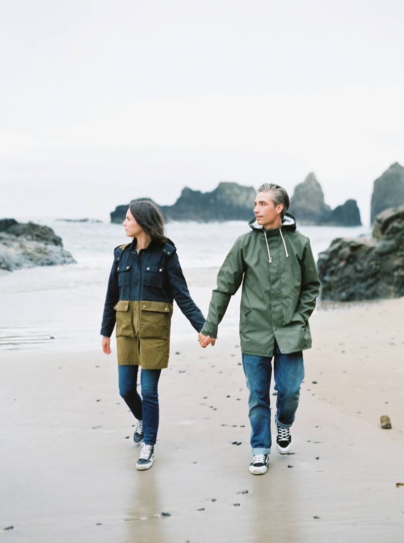 Fun & playful engagement photos in the rain on the Oregon Coast