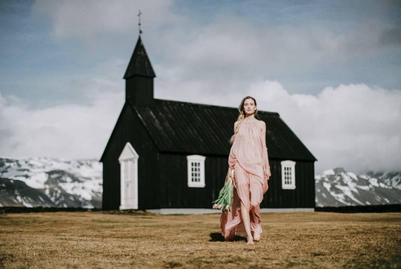 Simple bridal shoot with dramatic Icelandic landscapes