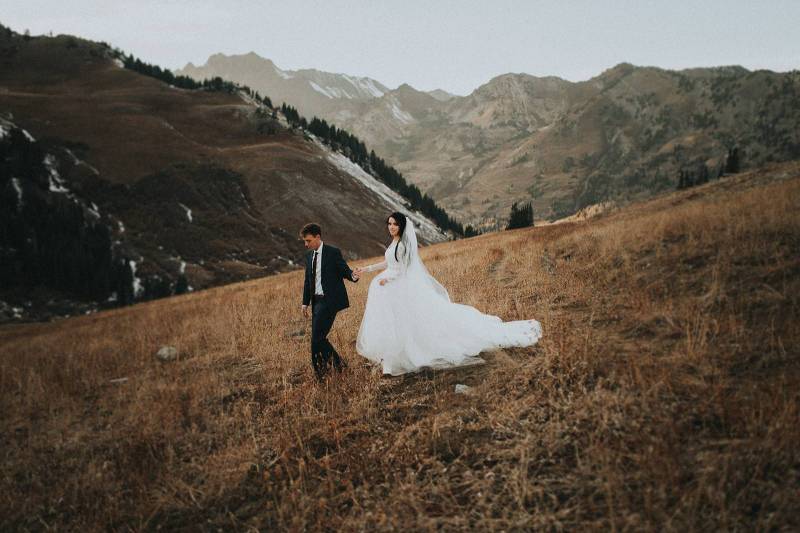 Pre-wedding photos in the snowy mountains of Utah