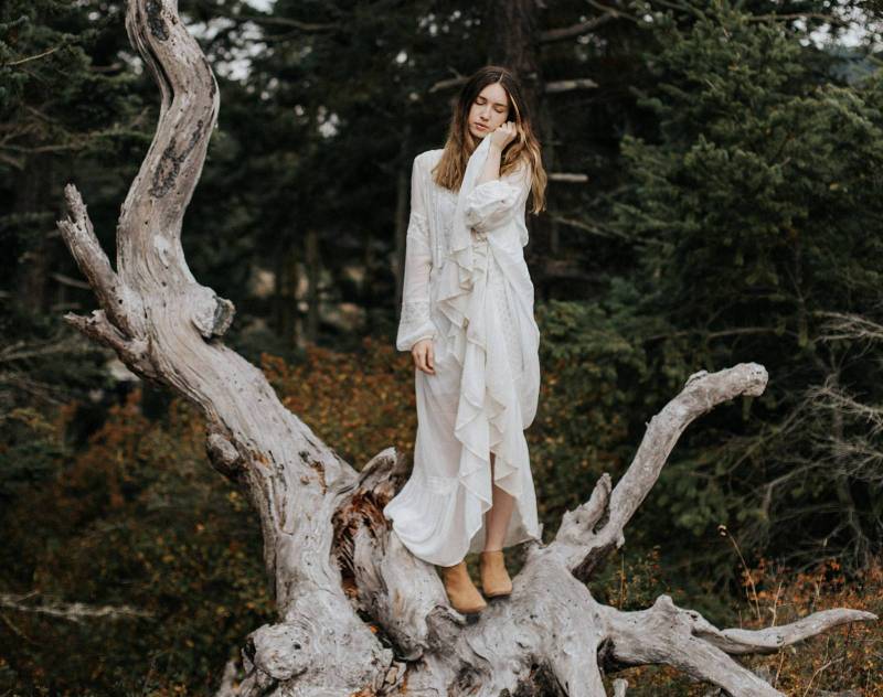 Simple romantic bridal shoot inspired by Jane Eyre