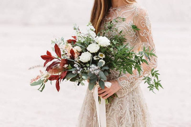 Bridal fashion in muted tones in the desert