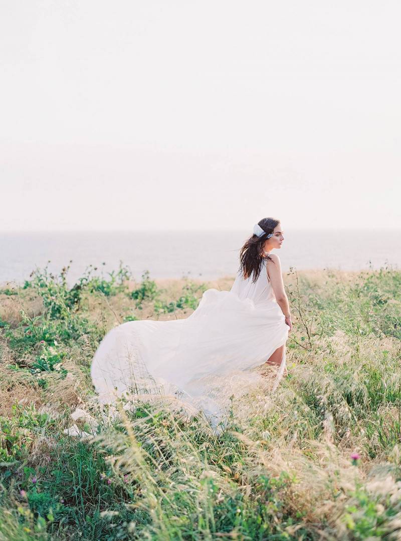 Stunning beach bridal inspired by the element of wind