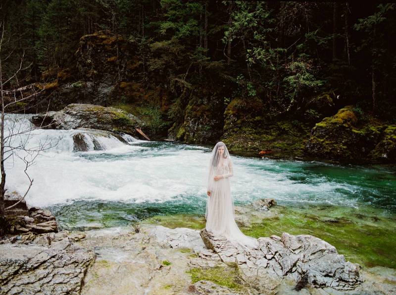 Stunning nature inspired bridal shoot in Oregon