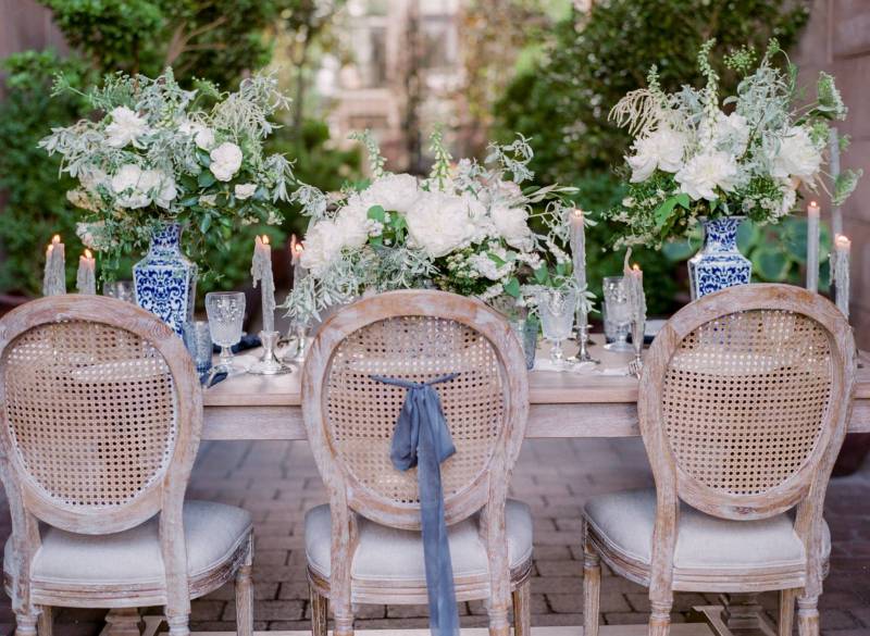 Delicate & sophisticated bridal inspiration in blues & greys