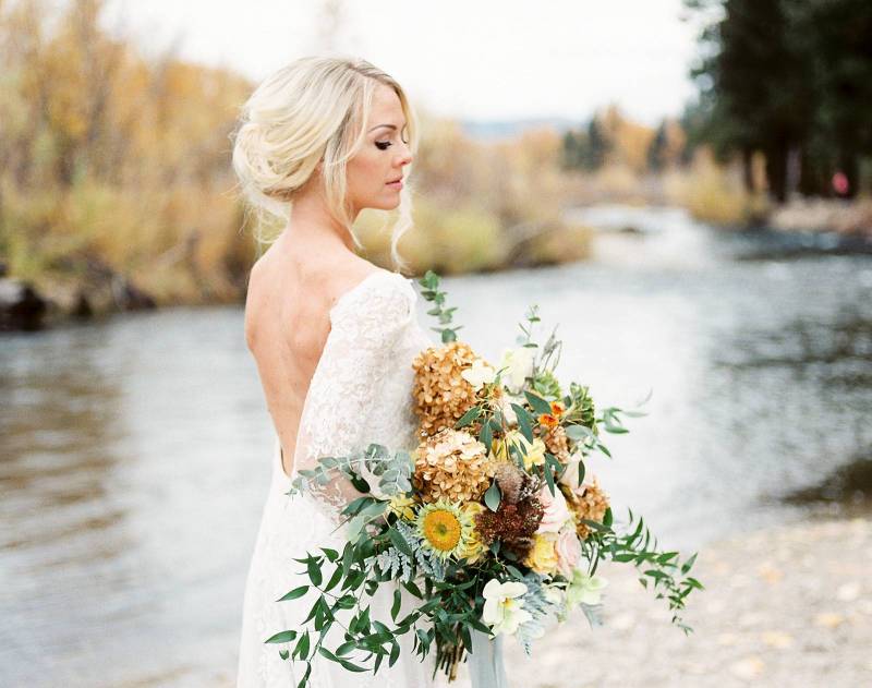 Stunning Idaho creekside shoot in the autumn