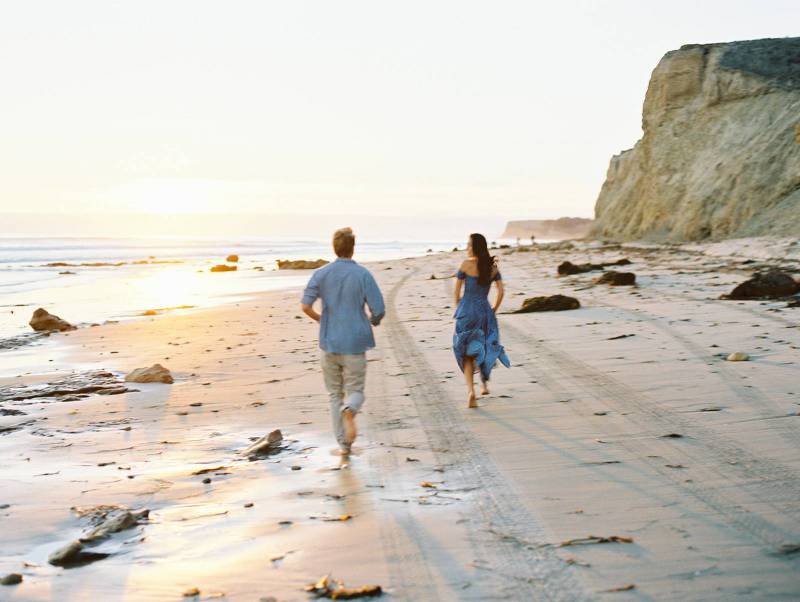 Engagement photos in the golden rolling hills of California