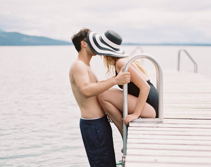 Utterly adorable lakeside engagement photos