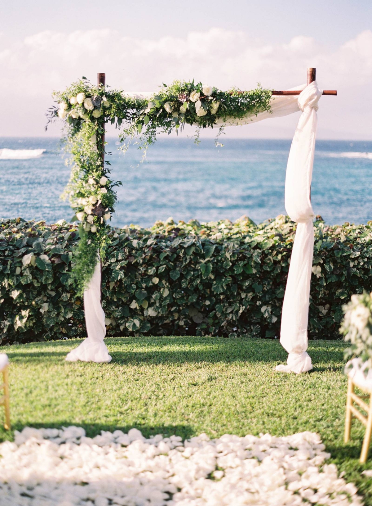 Simple & elegant Maui wedding with a relaxed island vibe