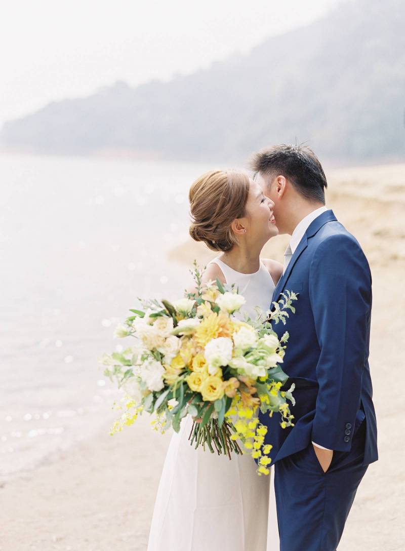 Serene modern lakeside engagement photos in Hong Kong