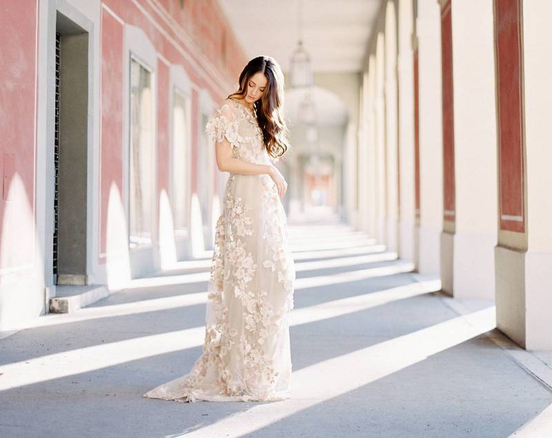 Simple & elegant sunrise bridal shoot in Munich