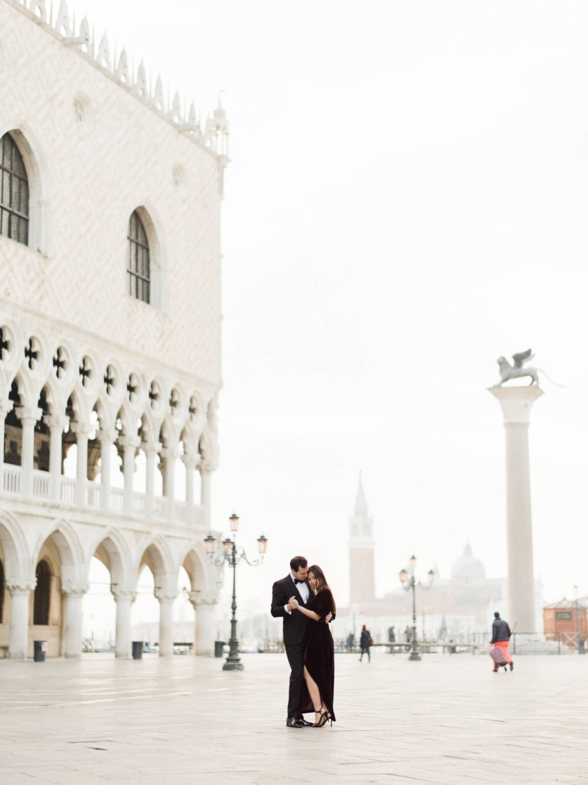 Stylish engagement set against the romantic backdrop of Venice