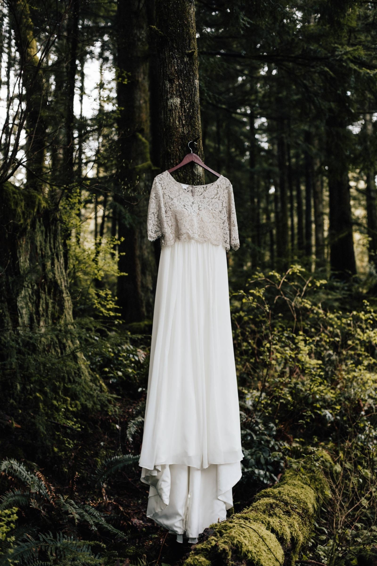 Moody Pacific Northwest lakeside wedding