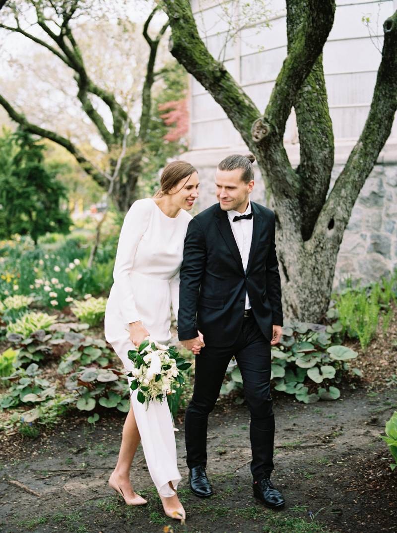 Modern, minimalist vow renewal inspiration