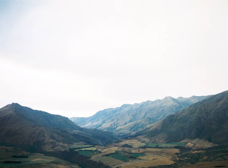 New Zealand photo shoot with spectacular mountain views