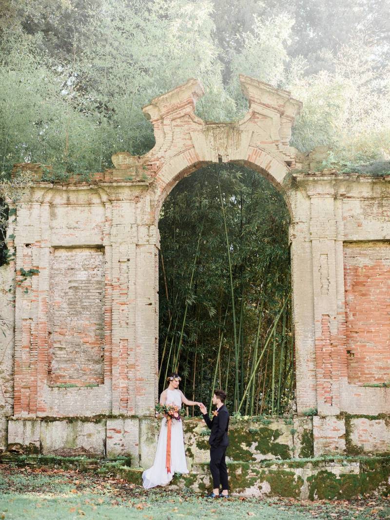 Moody & warm Tuscan autumn wedding inspiration