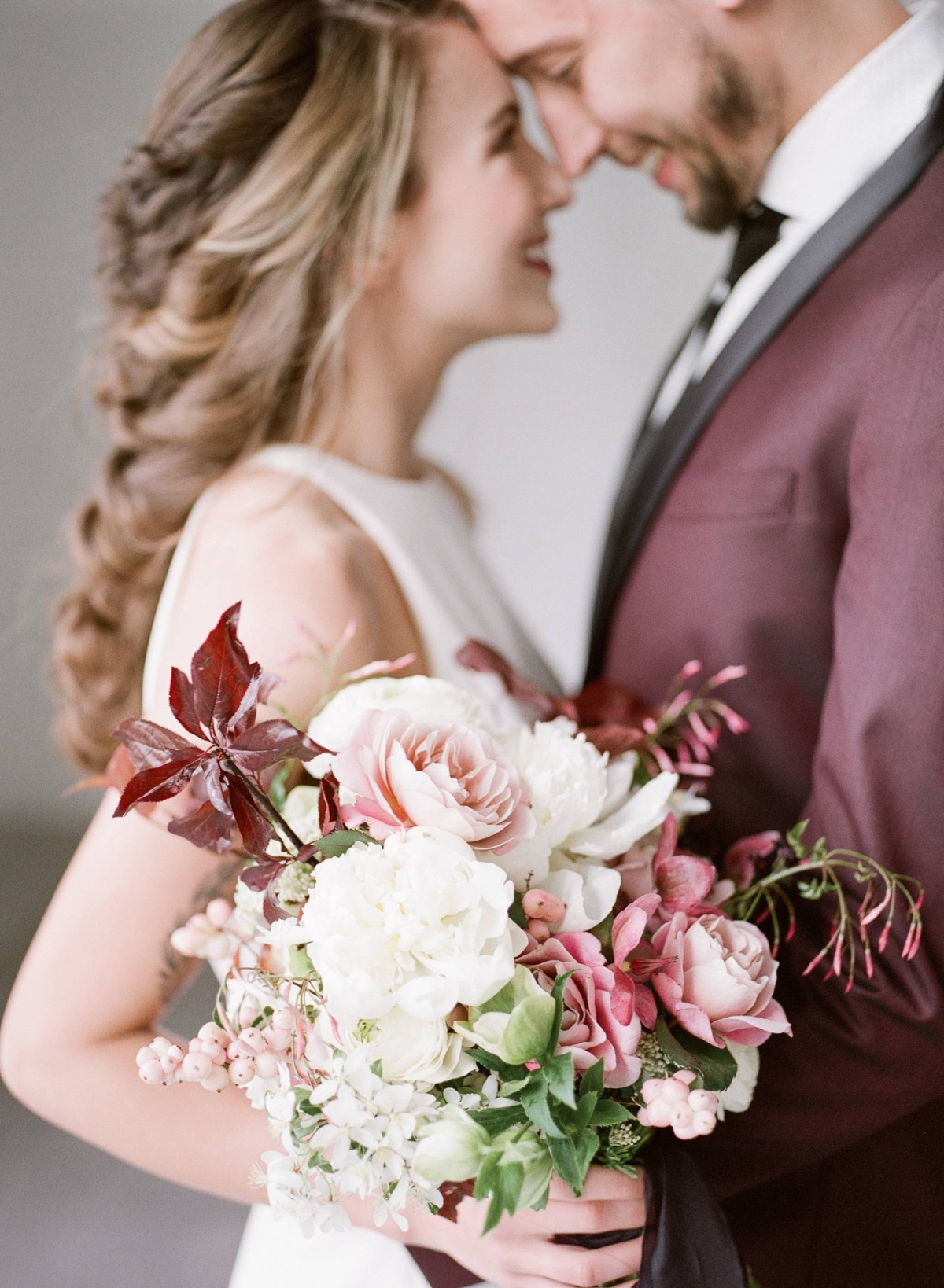 Modern Elopement ideas in shades of plum & pink