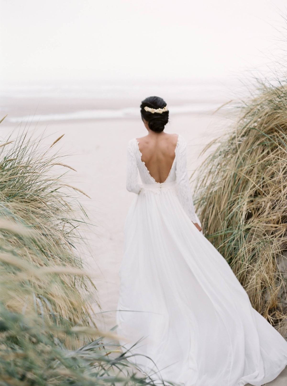 Simple & elegant Oregon Beach Elopement ideas