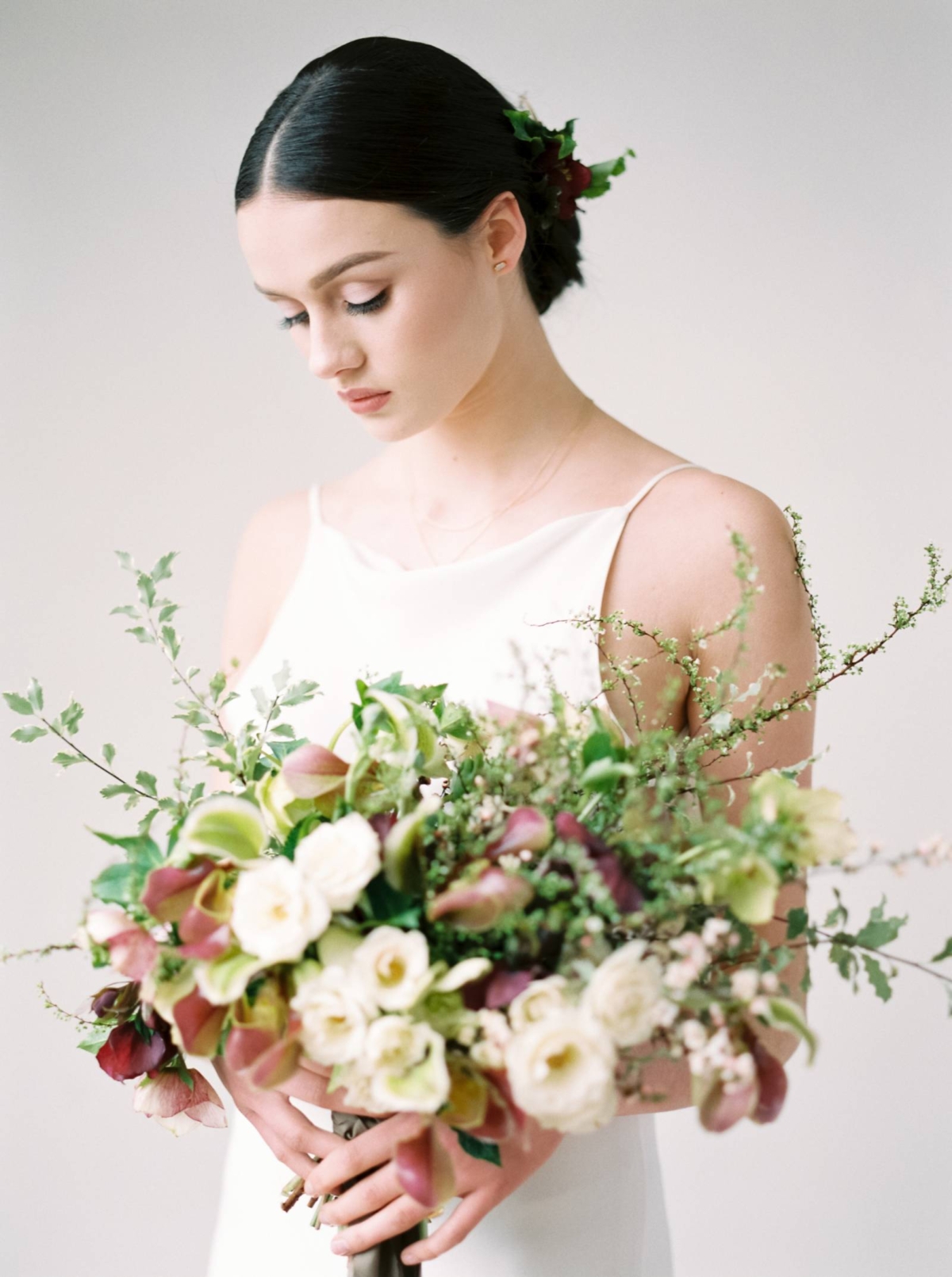 Embracing the sweetness of simplicity with a modern bridal look