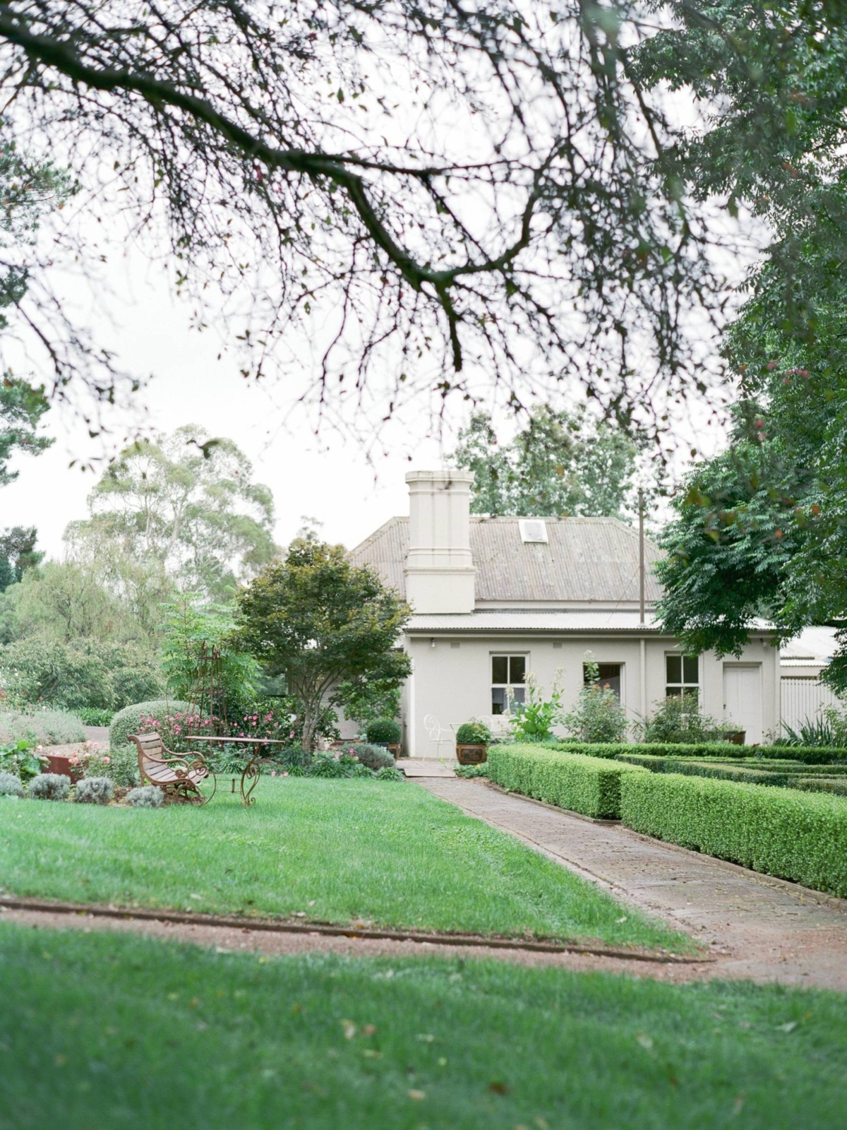 Intimate & romantic rainy day wedding inspiration