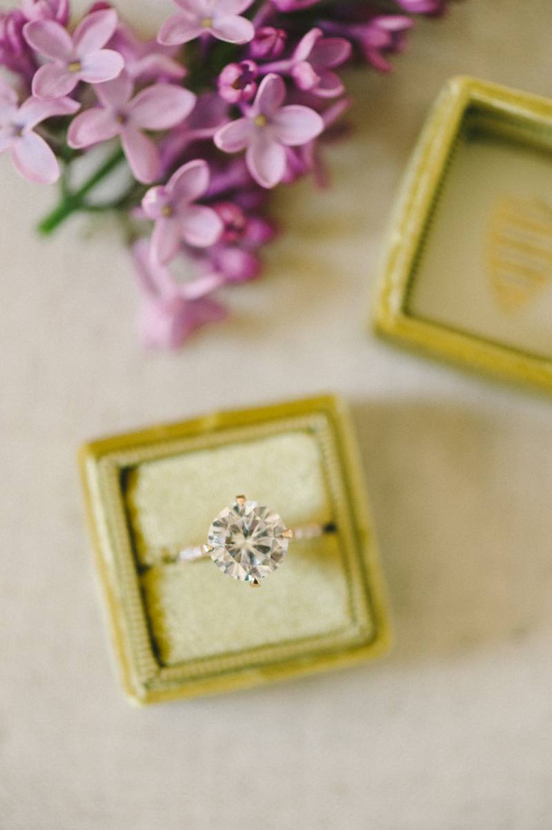 Elegant Virginia wedding inspiration with a vibrant bouquet