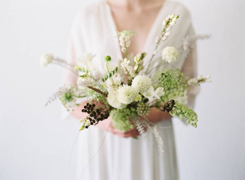 Minimalist wedding ideas in neutral tones