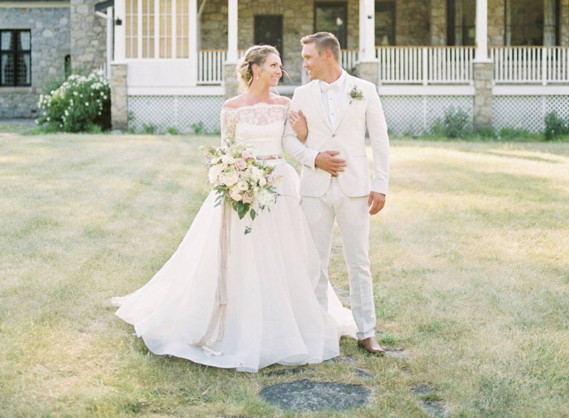 Soft & elegant wedding ideas on the Okanagan Lake