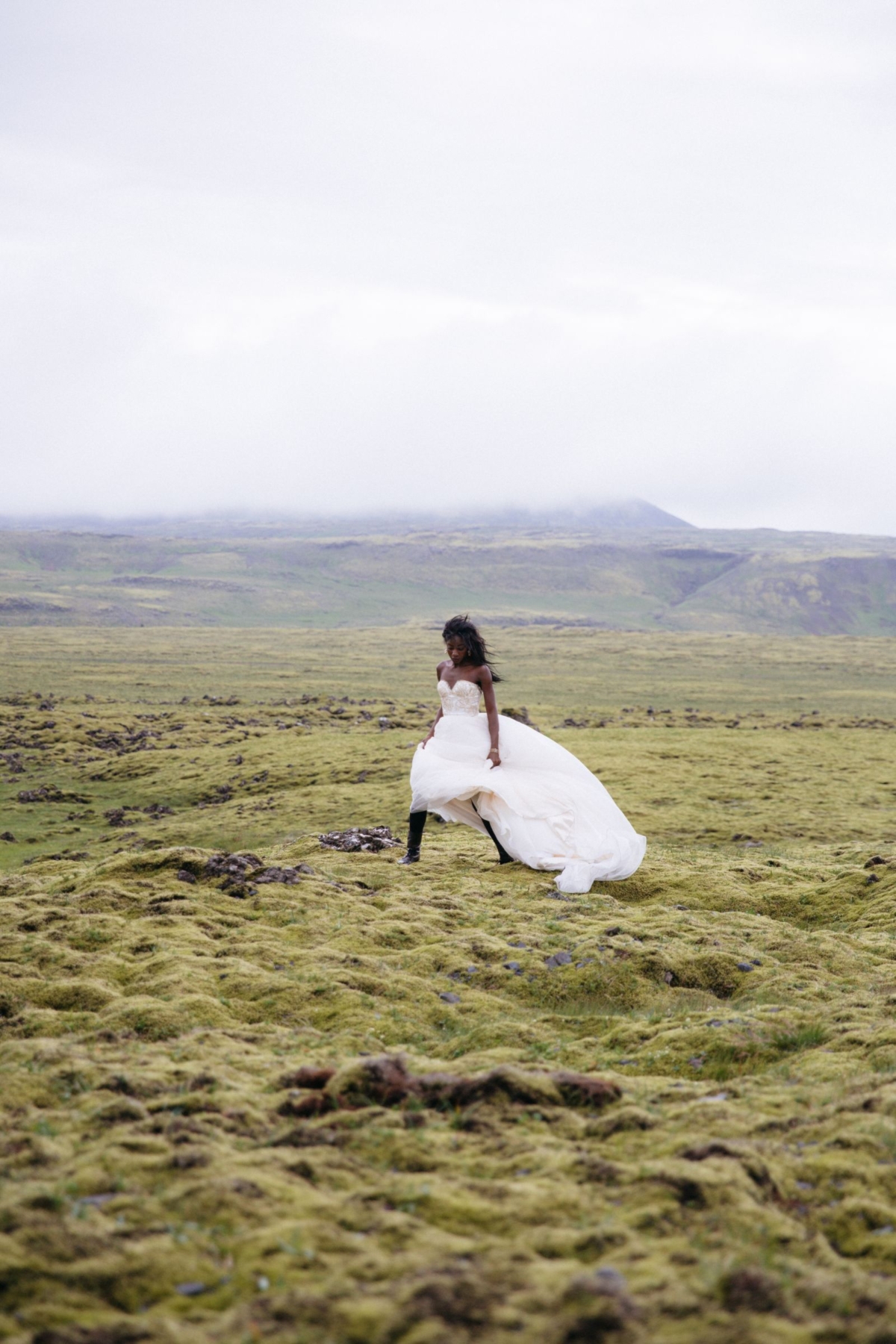 Dramatic & wild Icelandic bridal shoot