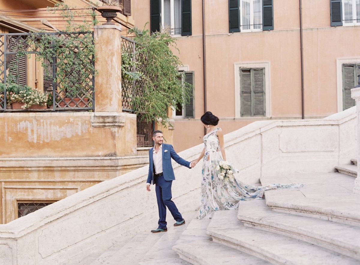 Modern & romantic Rome Elopement Shoot at sunrise