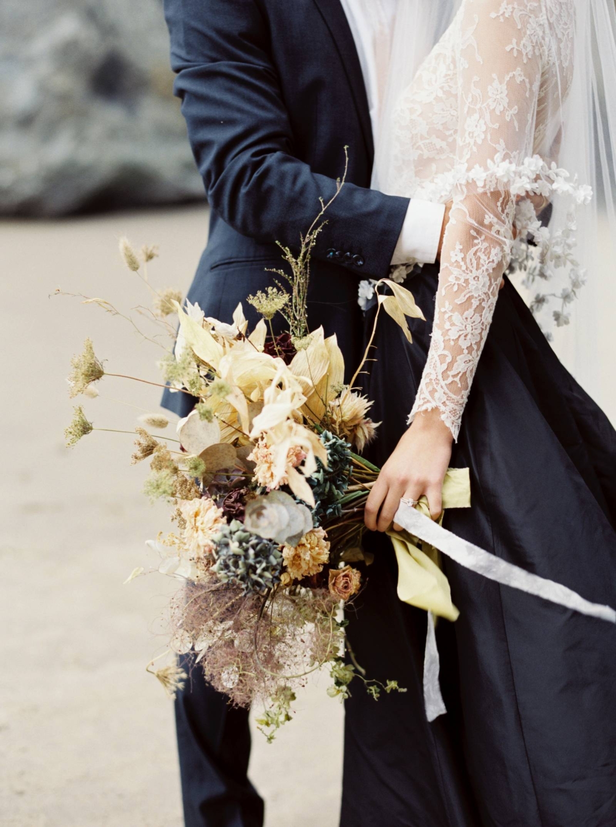 Moody coastal wedding inspiration with a stunning textural bouquet