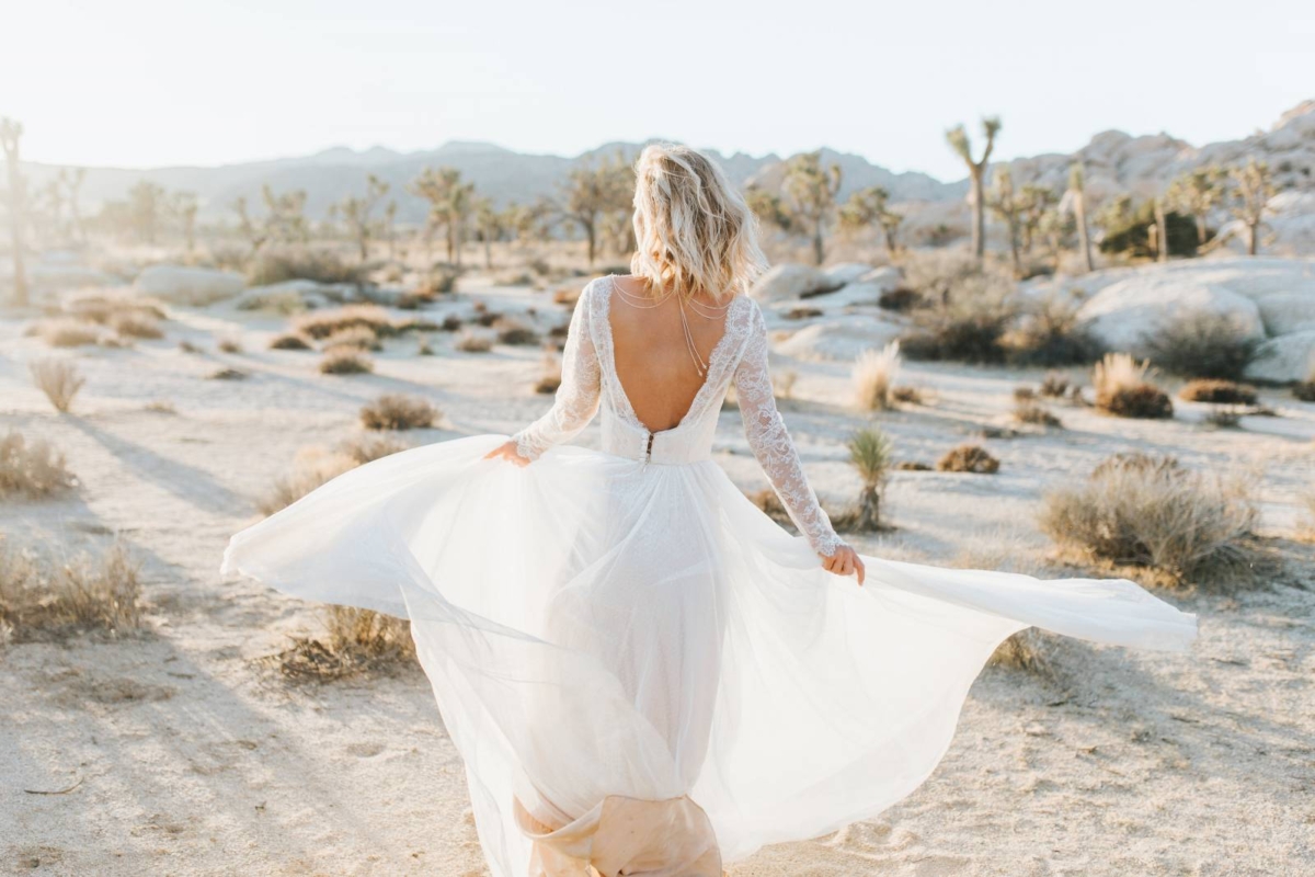 Desert bridal shoot fusing boho with classic beauty