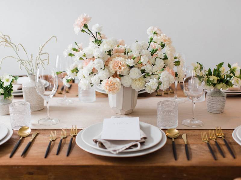 Clean & minimalist bridal style in a neutral palette