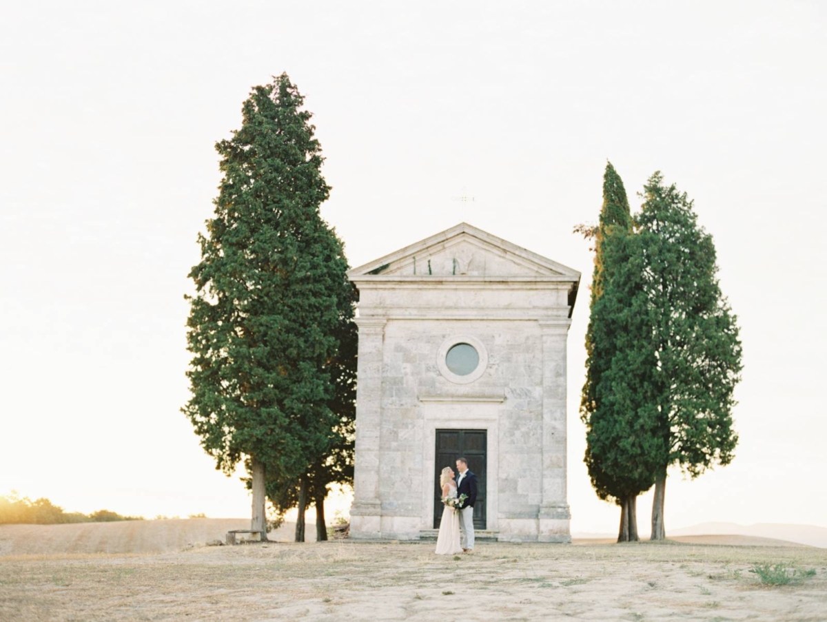 Stunning sunrise vow renewal in Tuscany