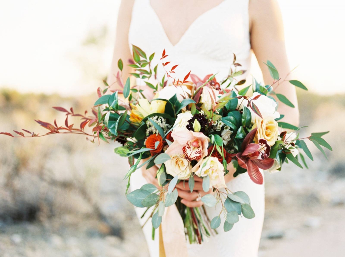 Stunning bridal inspiration under the warm desert sun