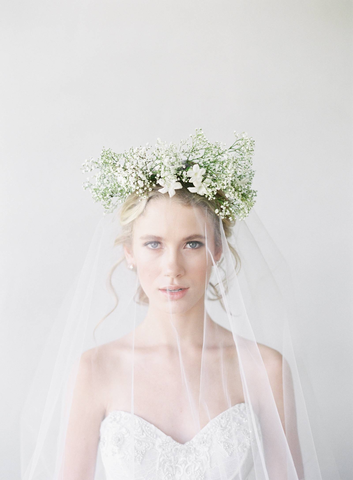 Romantic & fresh all-white Spring Renewal Bridal Inspiration