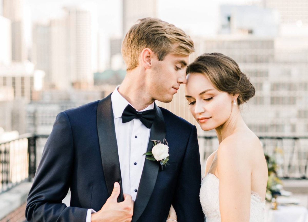 Intimate & modern Chicago Rooftop Wedding Inspiration