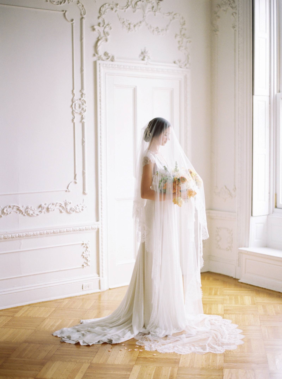 Elegant & sophisticated Parisian inspired bridal shoot