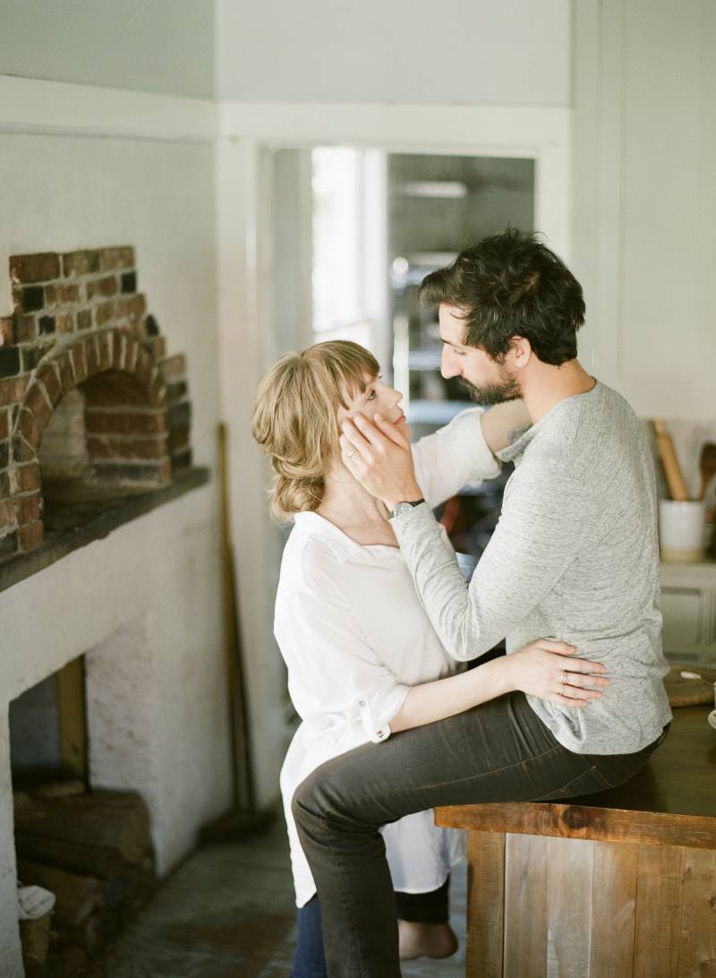 Lifestyle: Simple At Home couples photo session