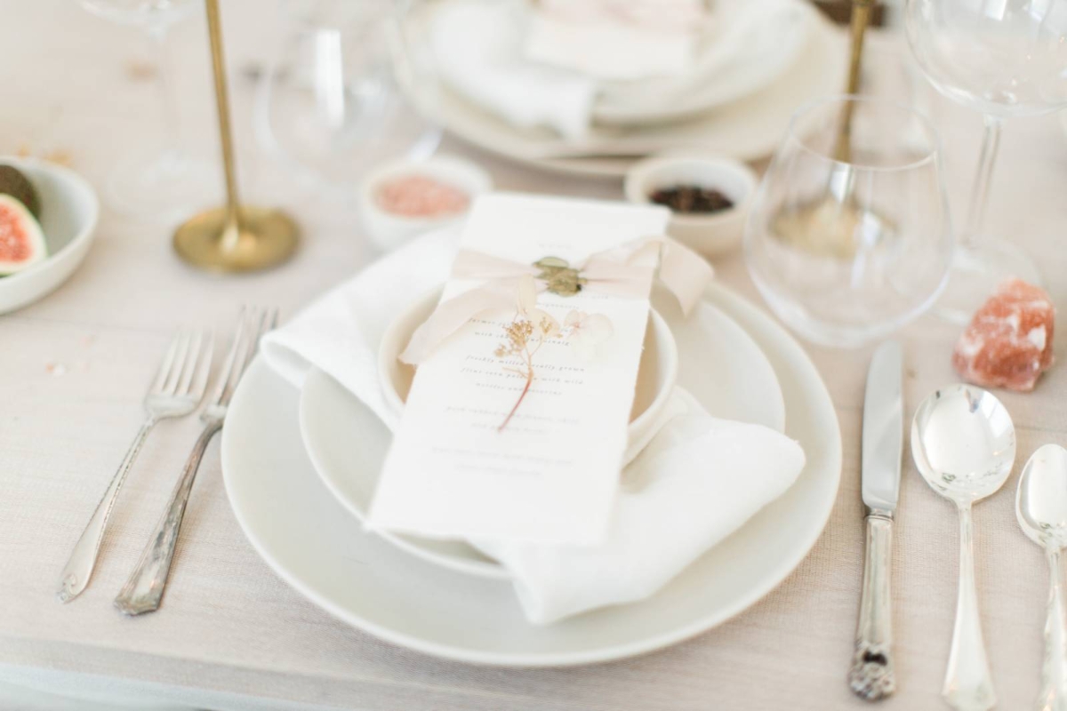 Delicate & minimal bridal inspiration