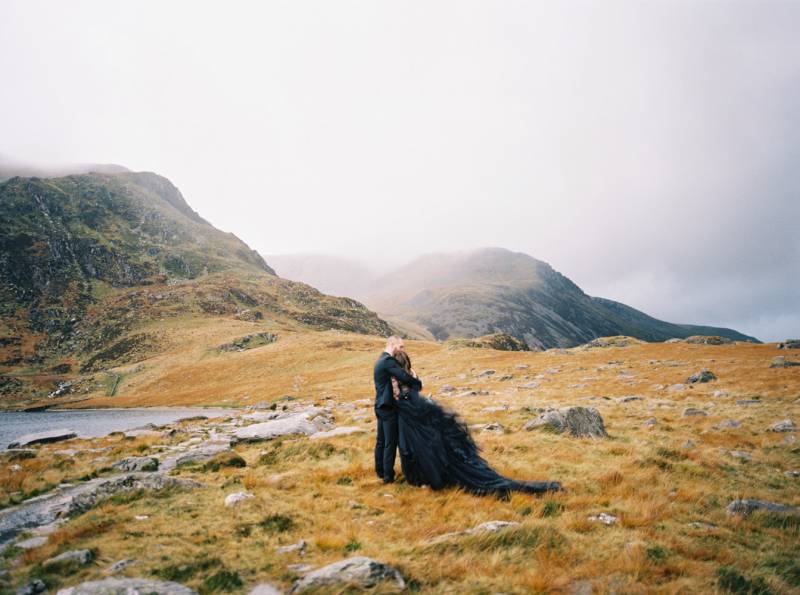 Dramatic wedding shoot in Wales’ Snowdonia National Park